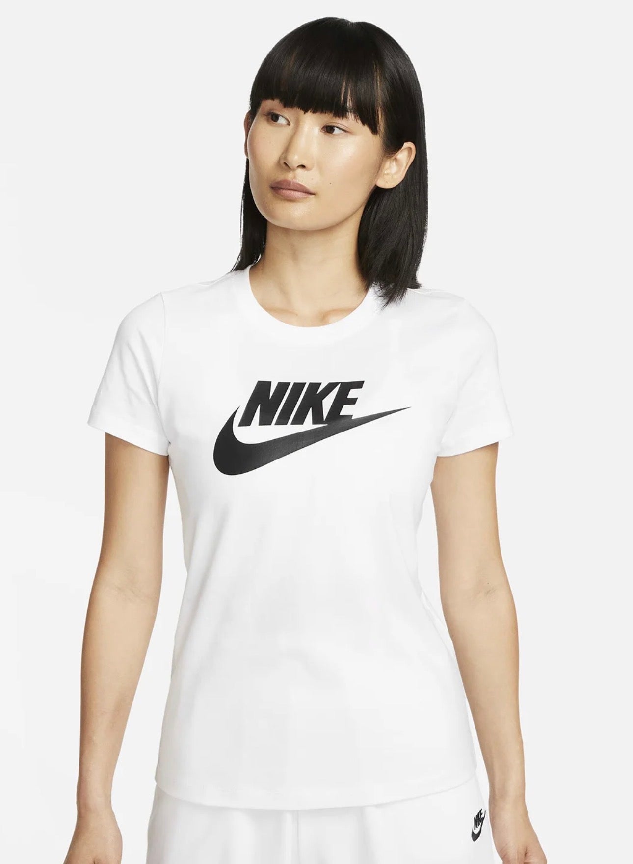 Nike Women Essential Logo T-Shirt – Classic Everyday Fit