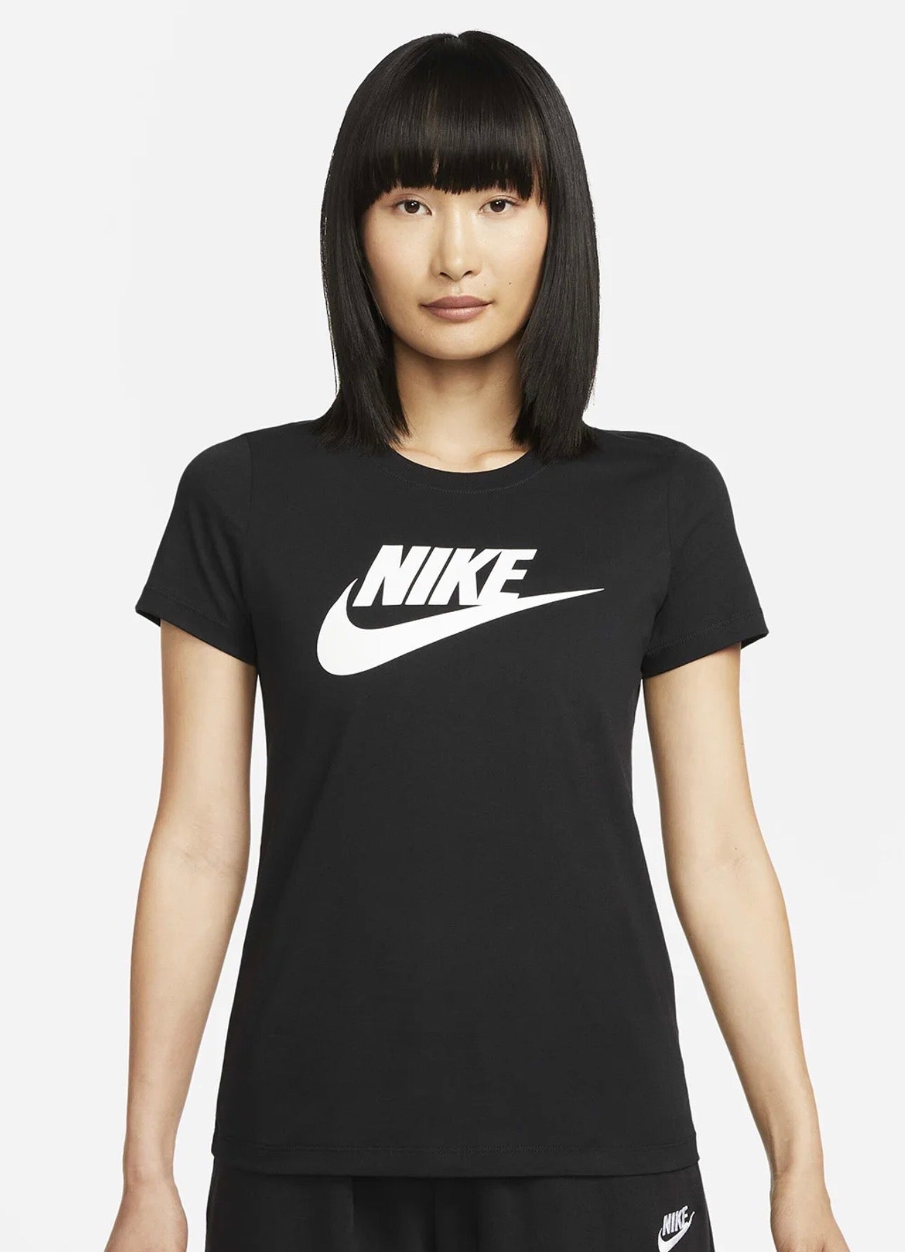 Nike Women Essential Logo T-Shirt – Classic Everyday Fit