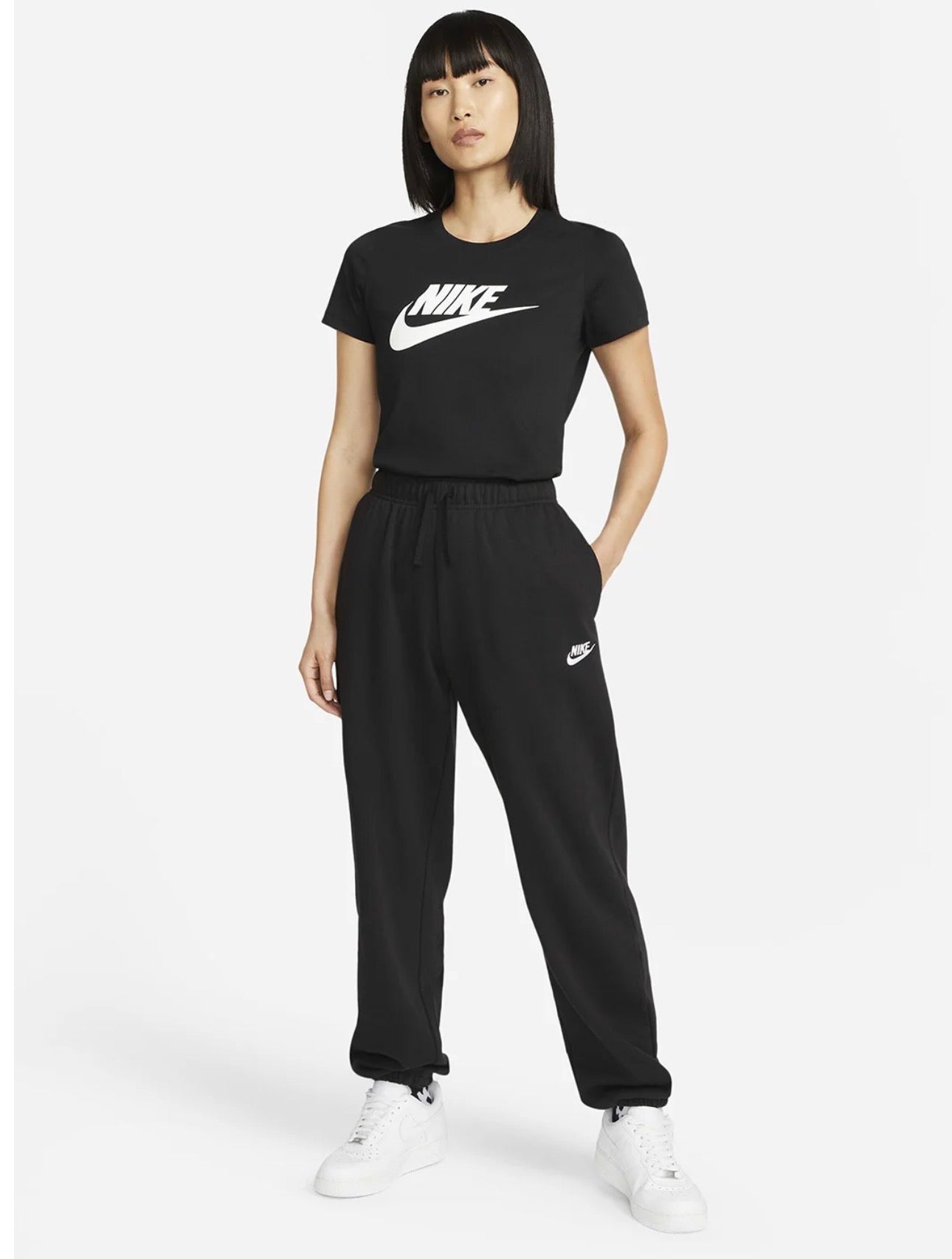 Nike Women Essential Logo T-Shirt – Classic Everyday Fit