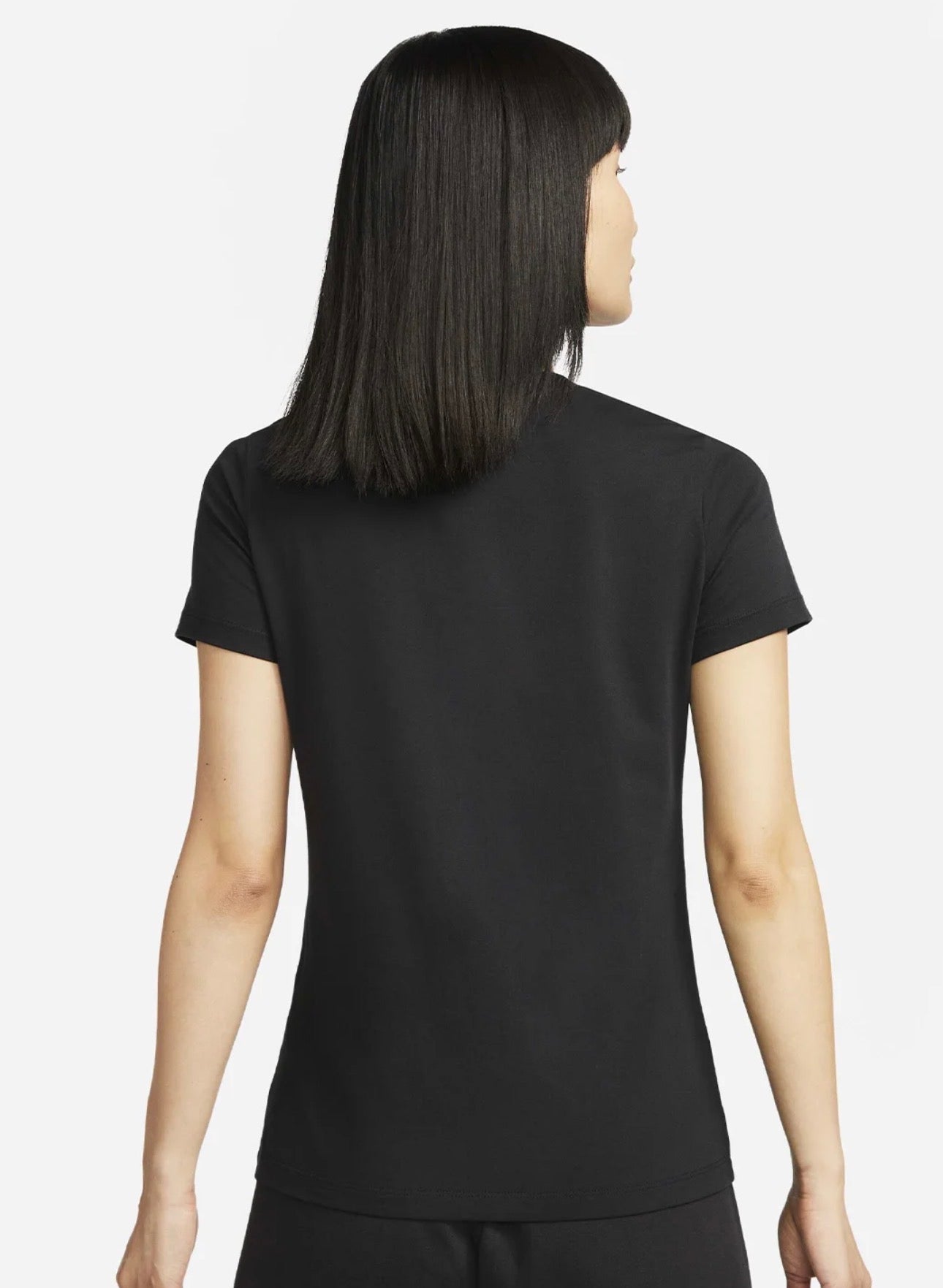 Nike Women Essential Logo T-Shirt – Classic Everyday Fit