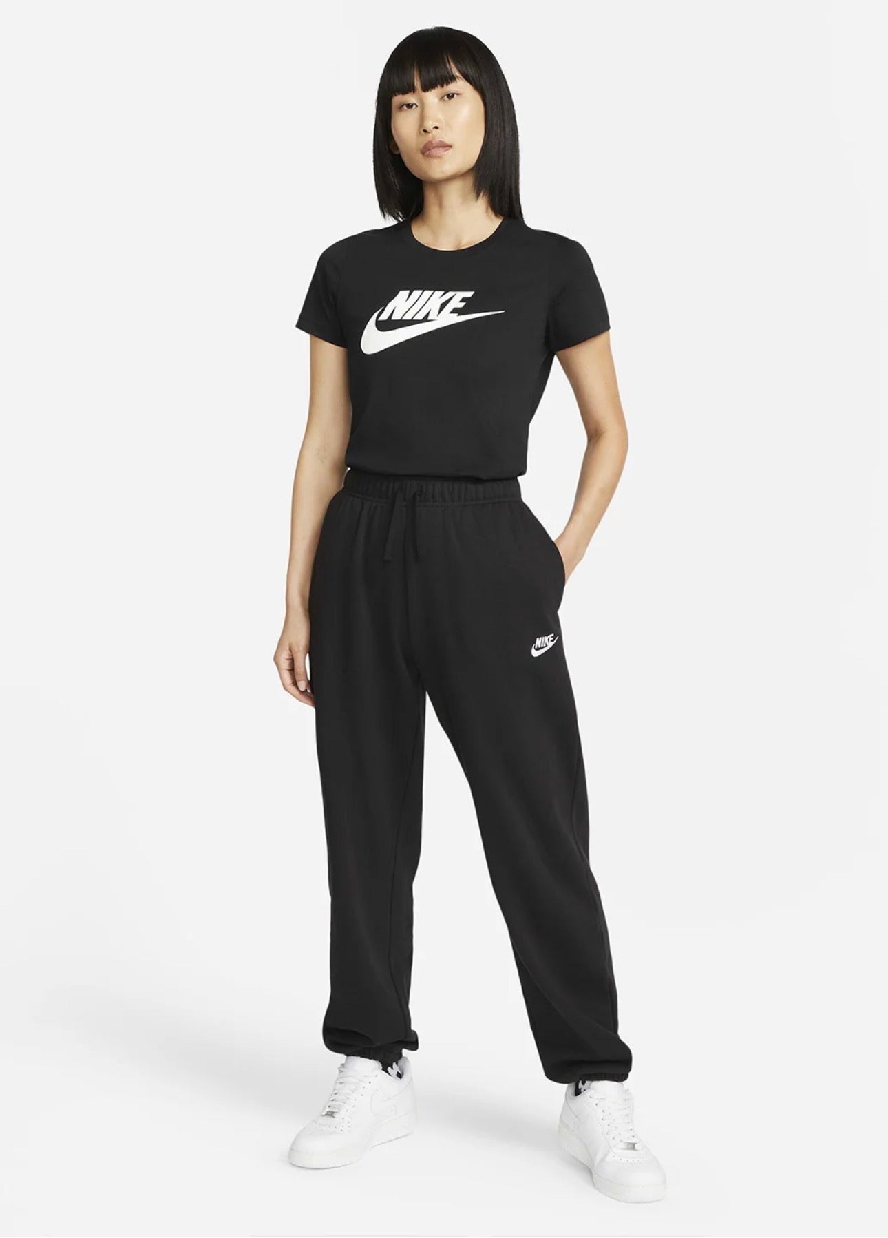 Nike Women Essential Logo T-Shirt – Classic Everyday Fit