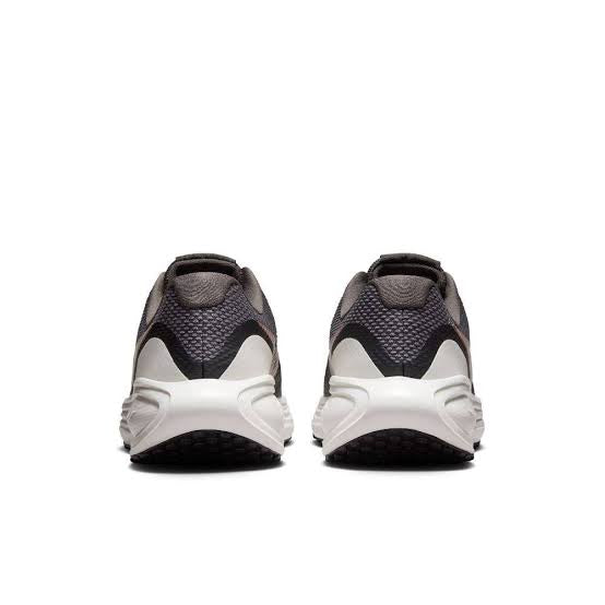 TITLE: WMN Revolution 8 Premium Running Shoes
