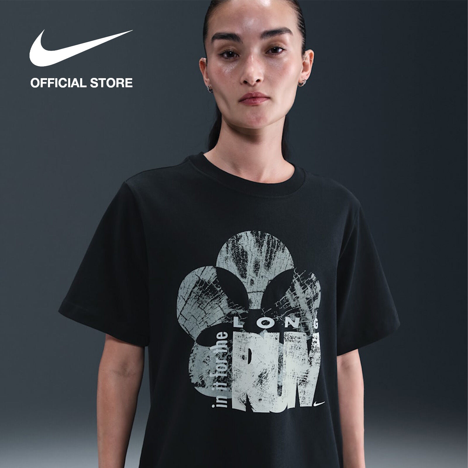 Nike Women’s Graphic Oversized T-Shirt – Black | NIKE BY SHAPEWEAR
