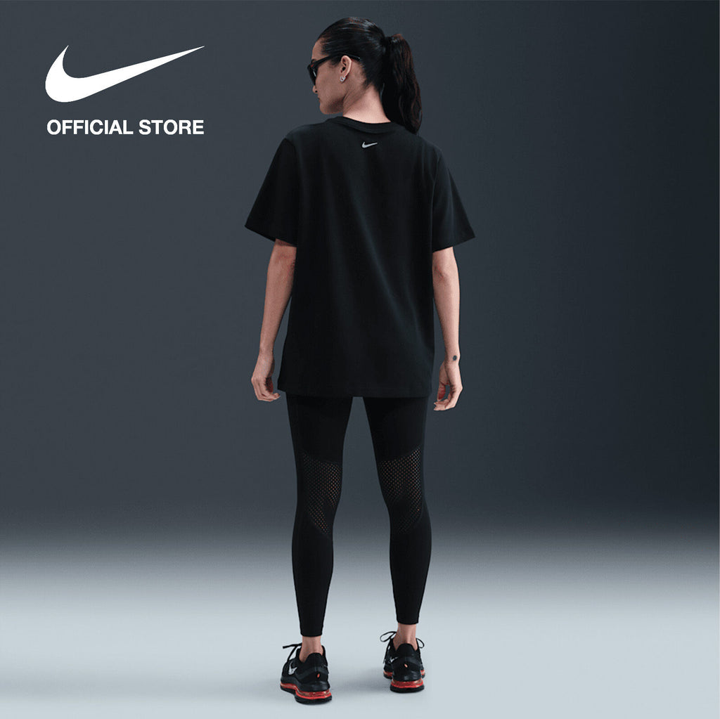 Nike Women’s Graphic Oversized T-Shirt – Black | NIKE BY SHAPEWEAR